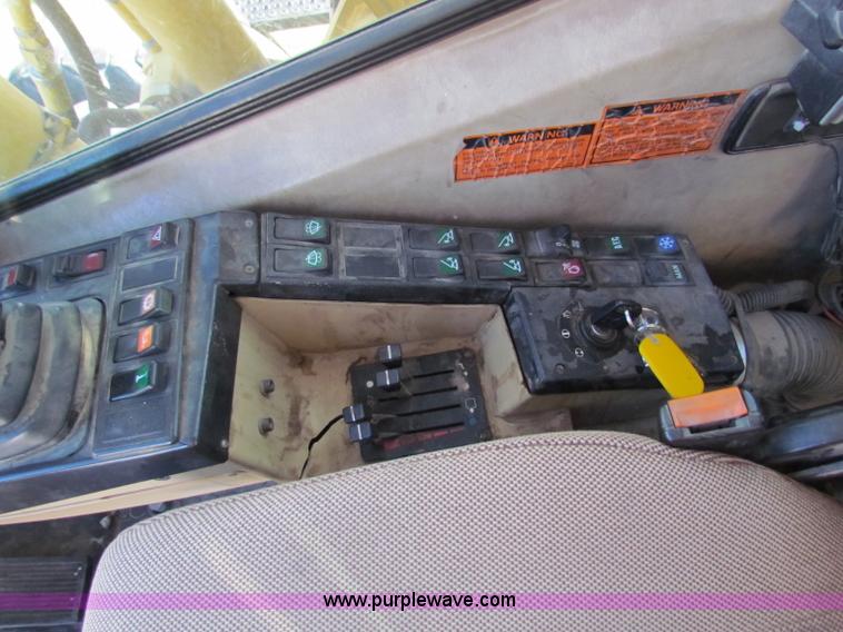 image for item E8168 1998 Caterpillar M318 mobile excavator