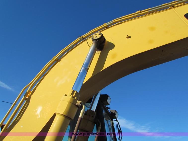 image for item E8168 1998 Caterpillar M318 mobile excavator