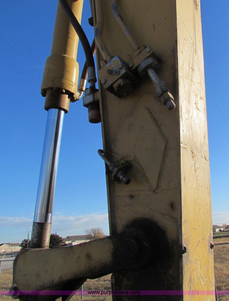 image for item E8168 1998 Caterpillar M318 mobile excavator