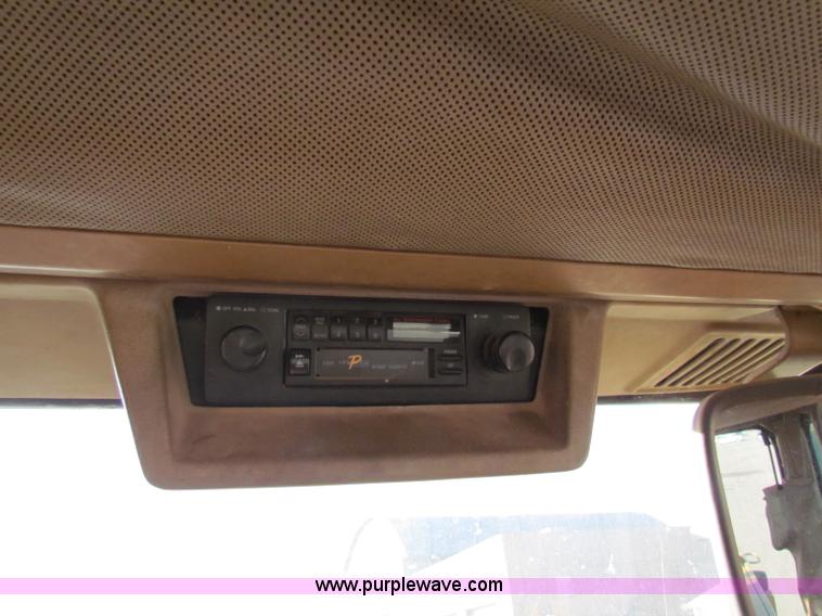 image for item E8172 1993 Caterpillar 936F articulated wheel loader