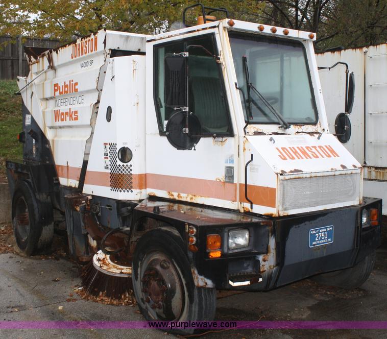 image for item F2509 1995 Johnston V4000 SP street sweeper