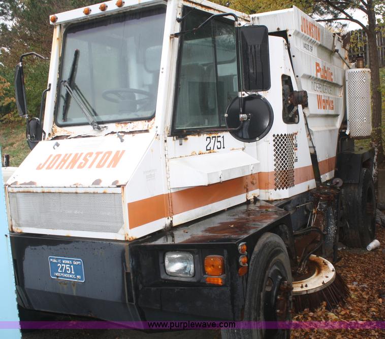 image for item F2509 1995 Johnston V4000 SP street sweeper