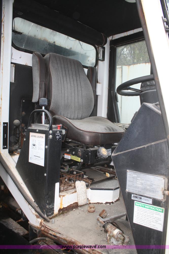 image for item F2509 1995 Johnston V4000 SP street sweeper