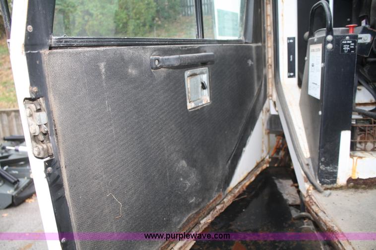 image for item F2509 1995 Johnston V4000 SP street sweeper