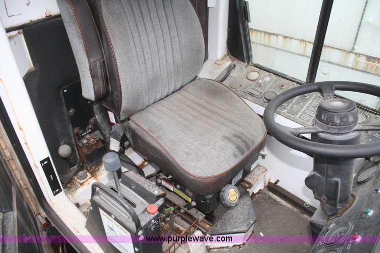 image for item F2509 1995 Johnston V4000 SP street sweeper