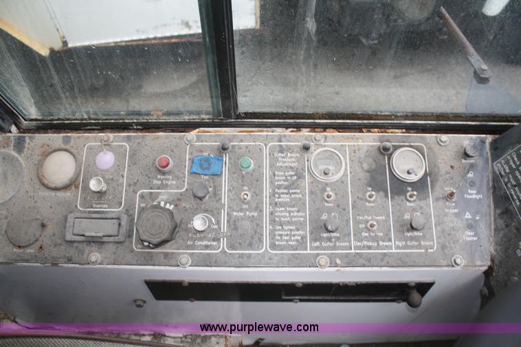 image for item F2509 1995 Johnston V4000 SP street sweeper