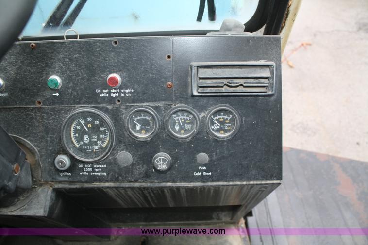 image for item F2509 1995 Johnston V4000 SP street sweeper