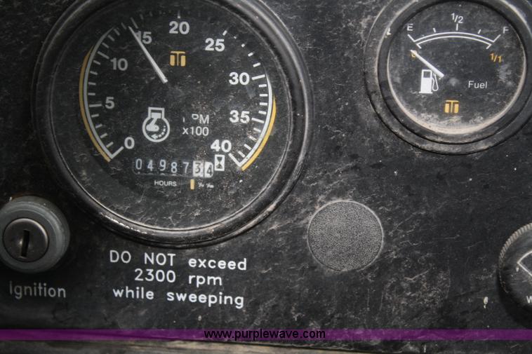 image for item F2509 1995 Johnston V4000 SP street sweeper