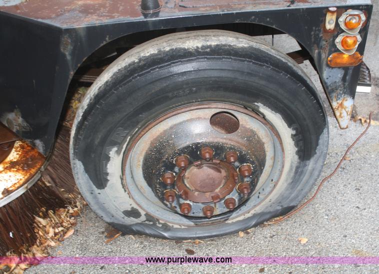 image for item F2509 1995 Johnston V4000 SP street sweeper