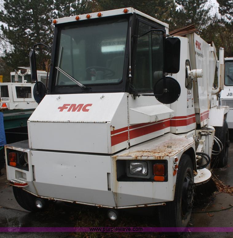 image for item F2510 1991 FMC Vanguard V4000 SP street sweeper