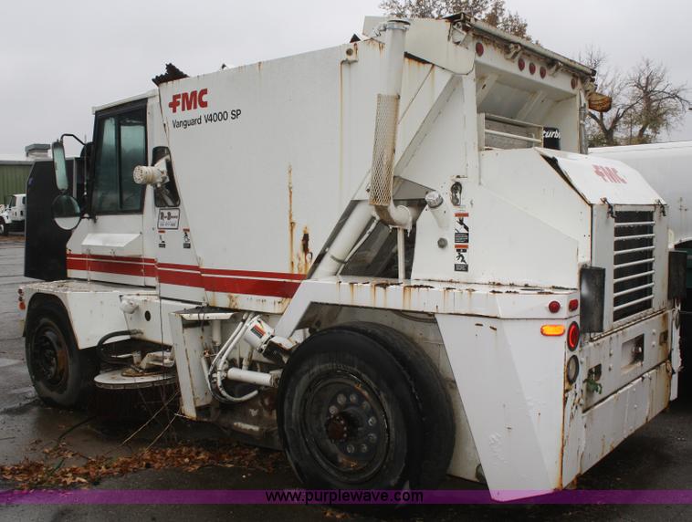 image for item F2510 1991 FMC Vanguard V4000 SP street sweeper