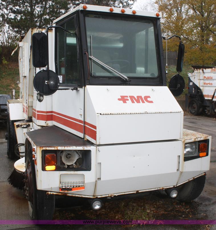 image for item F2510 1991 FMC Vanguard V4000 SP street sweeper