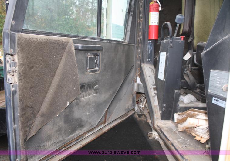 image for item F2510 1991 FMC Vanguard V4000 SP street sweeper