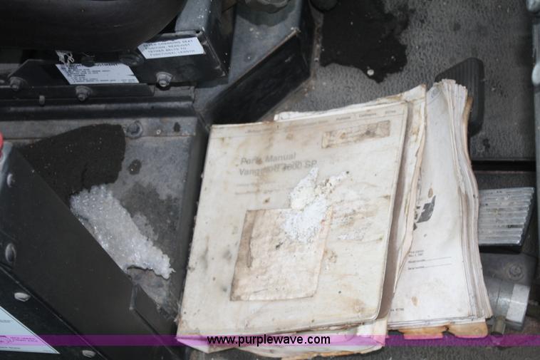 image for item F2510 1991 FMC Vanguard V4000 SP street sweeper