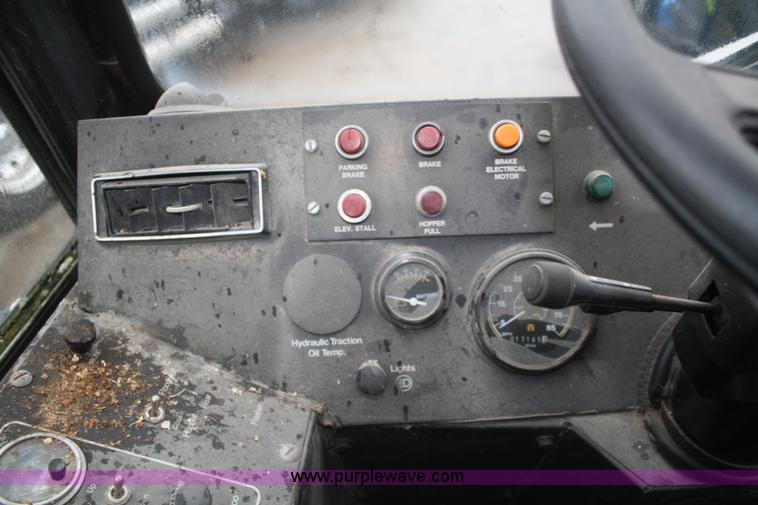 image for item F2510 1991 FMC Vanguard V4000 SP street sweeper