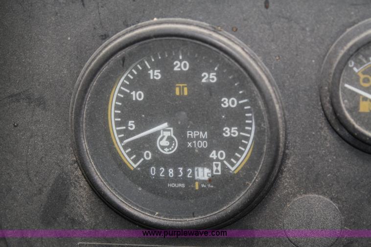 image for item F2510 1991 FMC Vanguard V4000 SP street sweeper