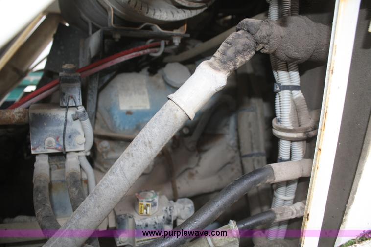 image for item F2510 1991 FMC Vanguard V4000 SP street sweeper