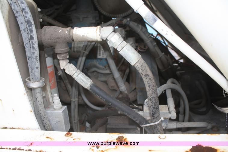 image for item F2510 1991 FMC Vanguard V4000 SP street sweeper