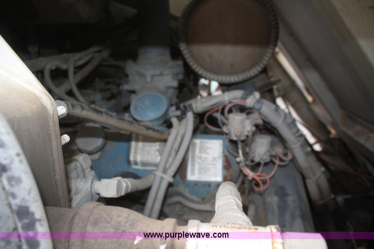 image for item F2510 1991 FMC Vanguard V4000 SP street sweeper