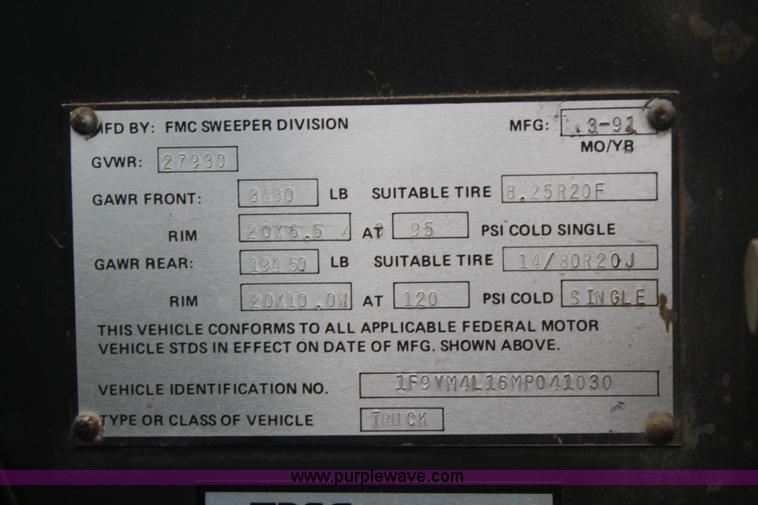 image for item F2510 1991 FMC Vanguard V4000 SP street sweeper