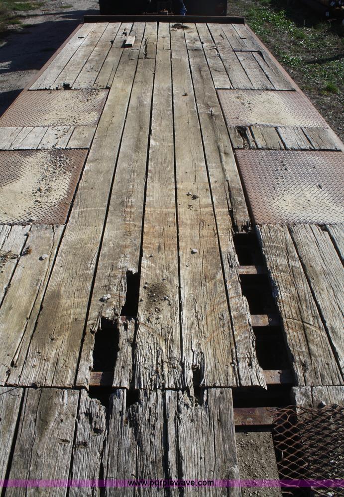 image for item F2706 1998 Trail King TK40LP-260 flatbed trailer