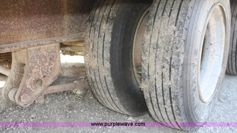 image for item F2706 1998 Trail King TK40LP-260 flatbed trailer