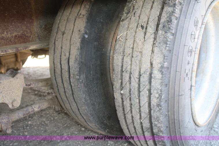 image for item F2706 1998 Trail King TK40LP-260 flatbed trailer