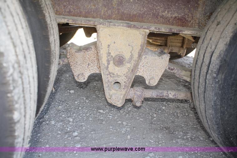 image for item F2706 1998 Trail King TK40LP-260 flatbed trailer