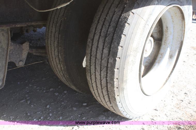 image for item F2706 1998 Trail King TK40LP-260 flatbed trailer