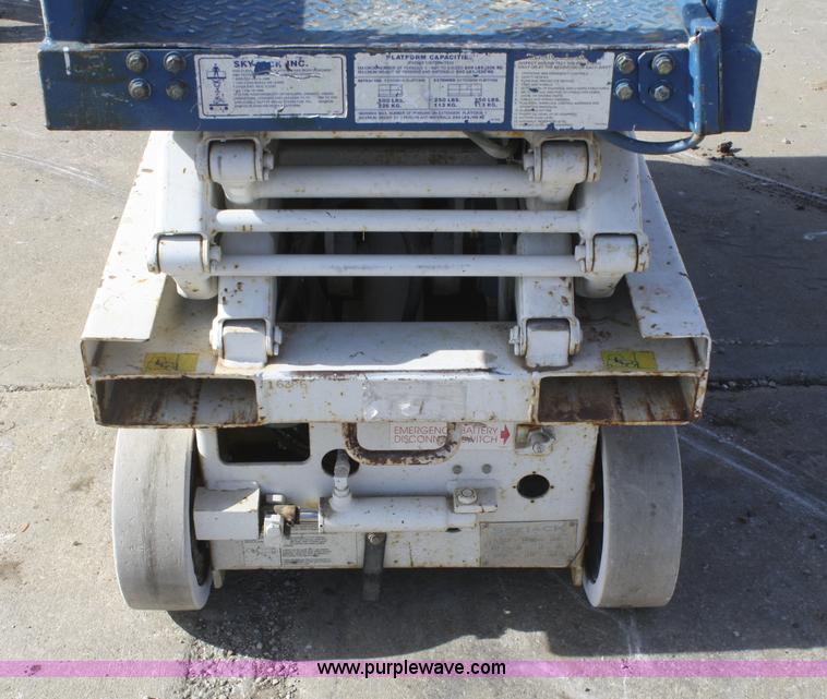 image for item F2715 1994 Skyjack M3015 electric scissor lift