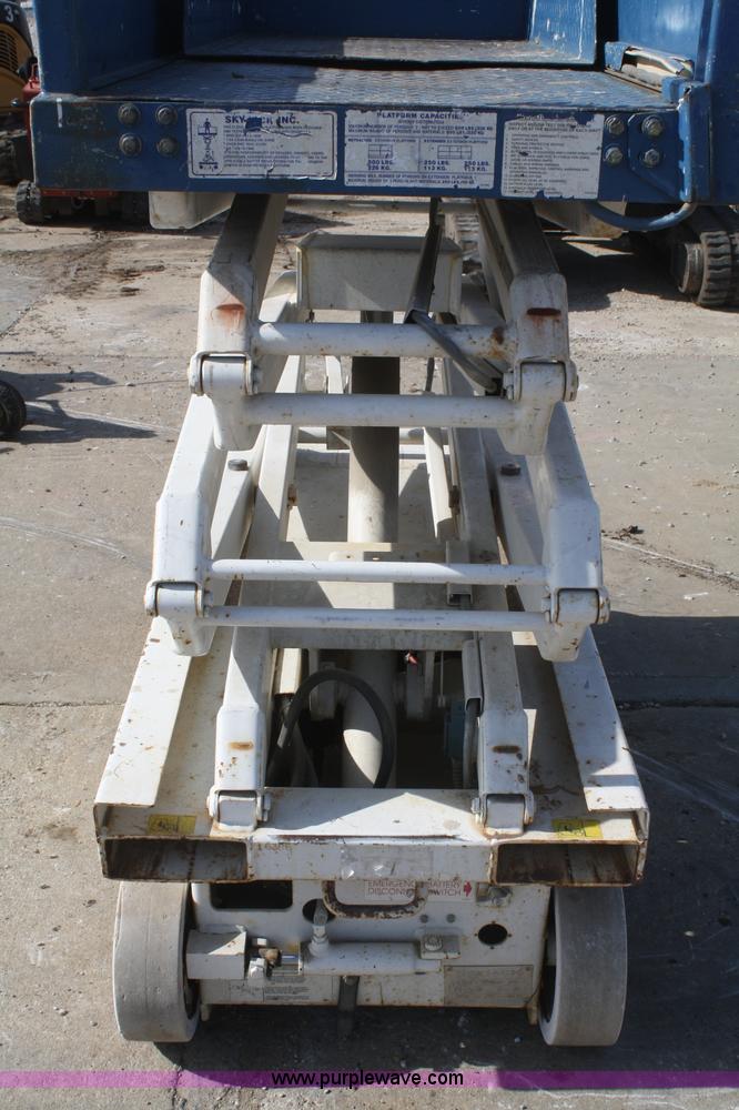 image for item F2715 1994 Skyjack M3015 electric scissor lift