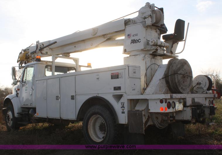 image for item F2738 2001 International 4700 digger derrick truck