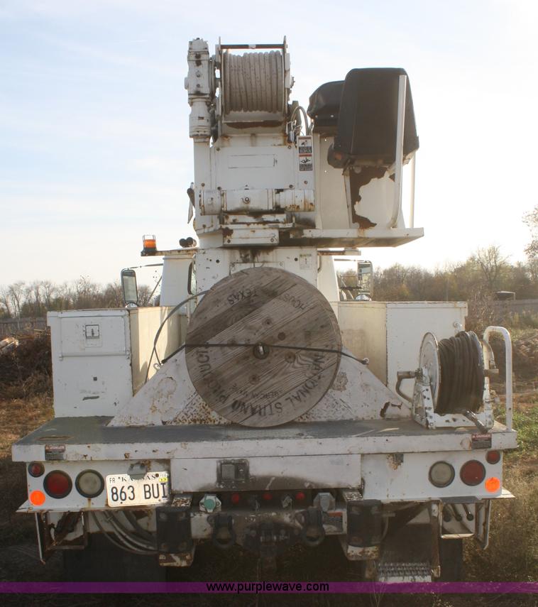 image for item F2738 2001 International 4700 digger derrick truck