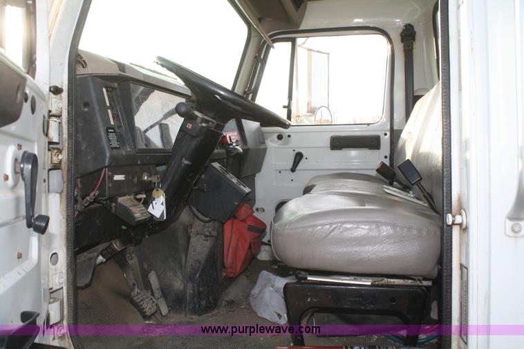 image for item F2738 2001 International 4700 digger derrick truck