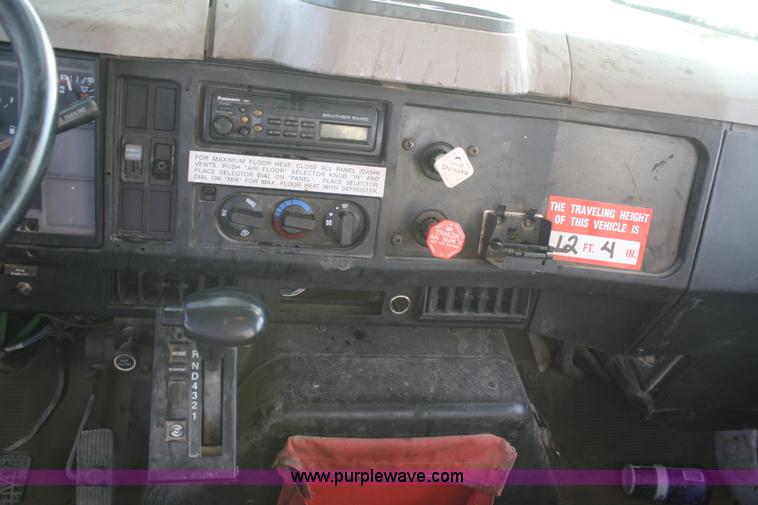 image for item F2738 2001 International 4700 digger derrick truck