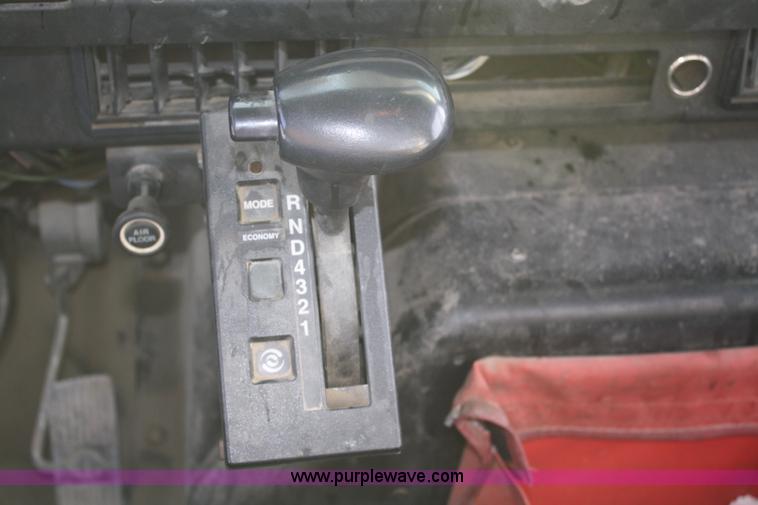 image for item F2738 2001 International 4700 digger derrick truck