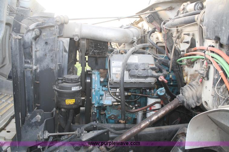 image for item F2738 2001 International 4700 digger derrick truck