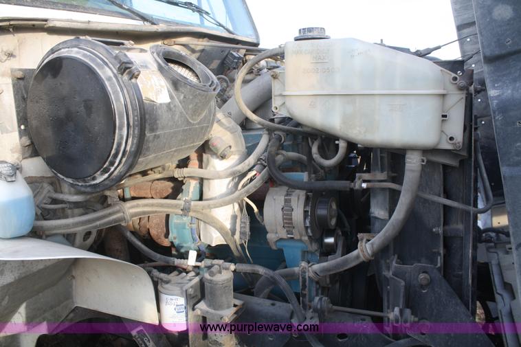 image for item F2738 2001 International 4700 digger derrick truck