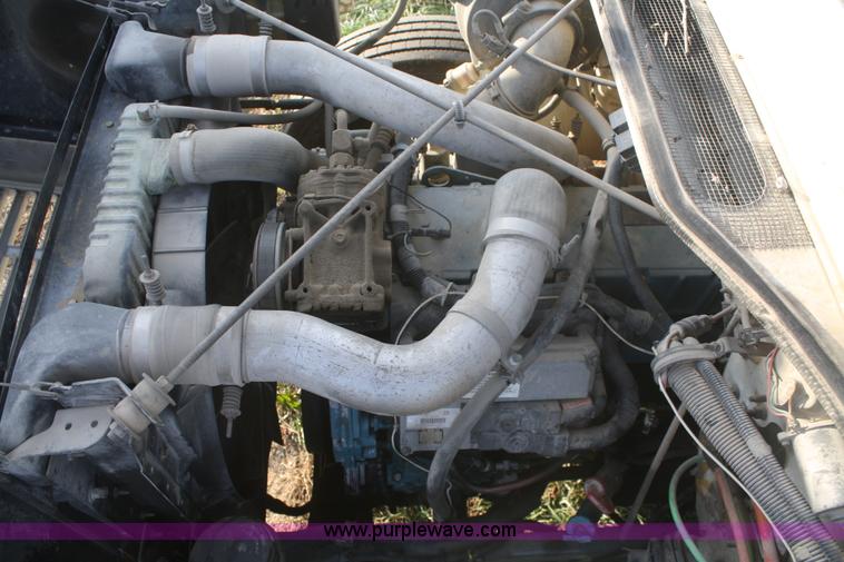 image for item F2738 2001 International 4700 digger derrick truck