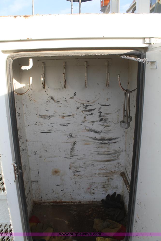 image for item F2738 2001 International 4700 digger derrick truck