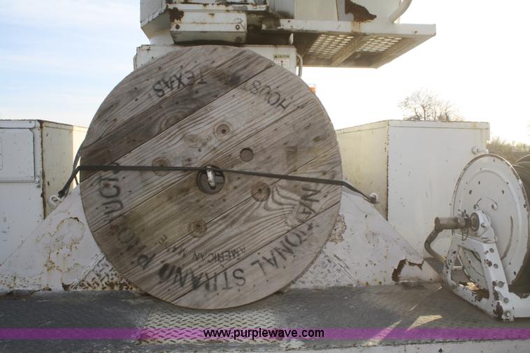 image for item F2738 2001 International 4700 digger derrick truck