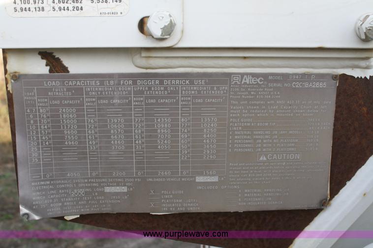 image for item F2738 2001 International 4700 digger derrick truck