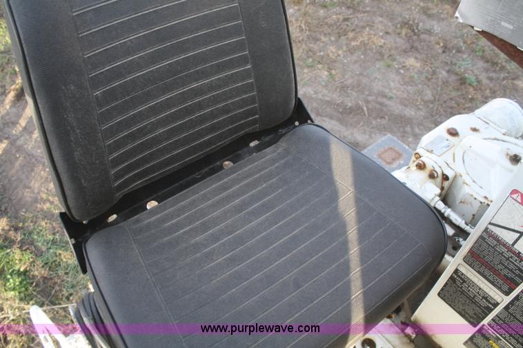 image for item F2738 2001 International 4700 digger derrick truck