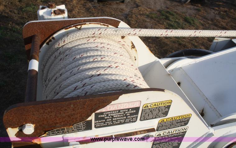 image for item F2738 2001 International 4700 digger derrick truck