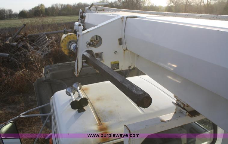 image for item F2738 2001 International 4700 digger derrick truck