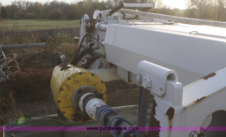 image for item F2738 2001 International 4700 digger derrick truck