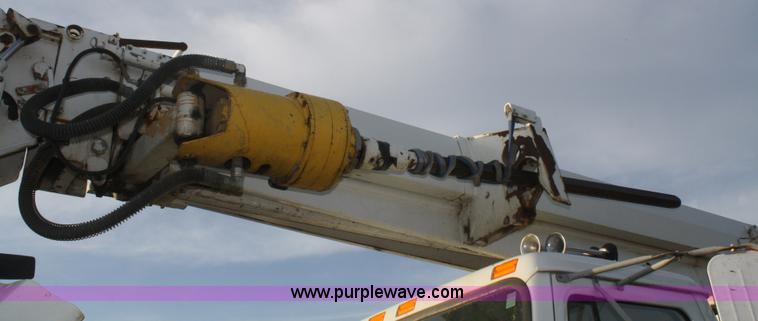 image for item F2738 2001 International 4700 digger derrick truck