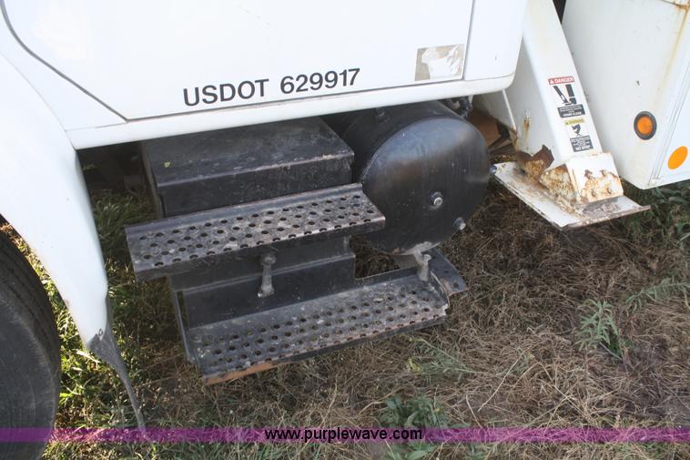 image for item F2738 2001 International 4700 digger derrick truck