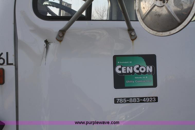 image for item F2738 2001 International 4700 digger derrick truck