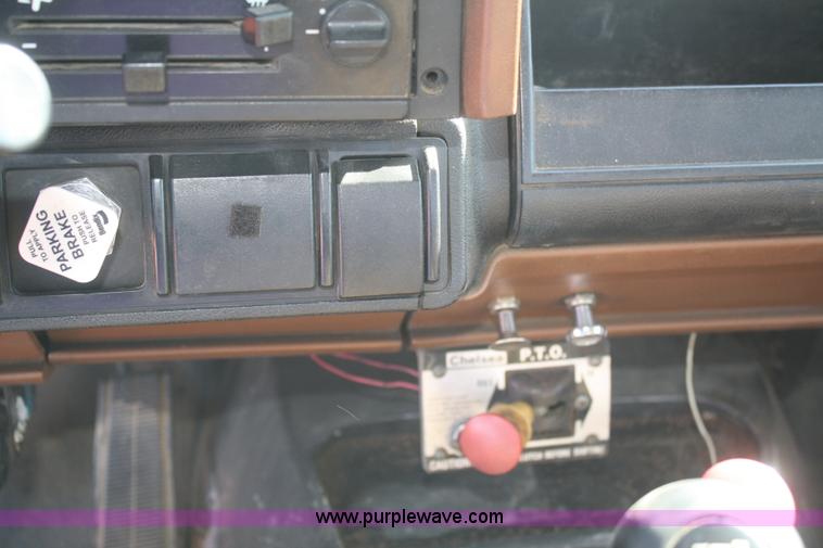 image for item F2745 1991 Chevrolet Kodiak flatbed truck